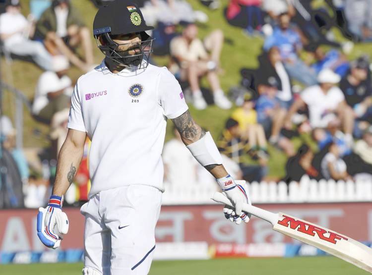 करियर के खराब दौर से गुजर रहे हैं कोहली? टेस्ट हो या वनडे नहीं बन रहे रन