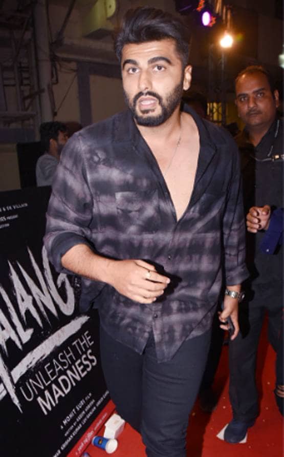 मलंग की स्क्रीनिंग में पहुंचे टाइगर-अर्जुन, बहन संग दिखीं कटरीना