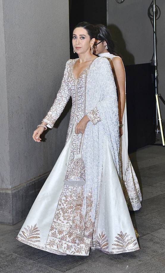 मां करिश्मा, मौसी करीना की तरह स्टाइलिश हैं समायरा, देखें रिसेप्शन का लुक