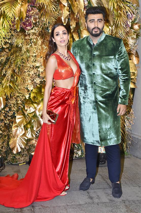 अर्जुन कपूर का हाथ थामे रिसेप्शन में पहुंचीं मलाइका, PHOTOS