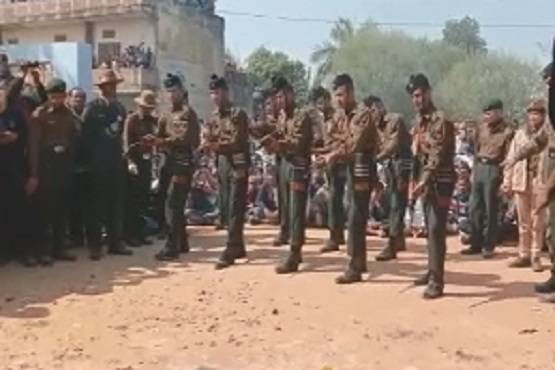 चिता पर शहीद का शव, बहन ने ओढ़नी फाड़कर बांधी राखी, मासूम ने दी मुखाग्नि