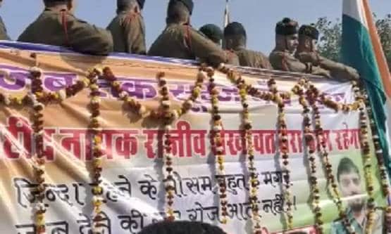 चिता पर शहीद का शव, बहन ने ओढ़नी फाड़कर बांधी राखी, मासूम ने दी मुखाग्नि