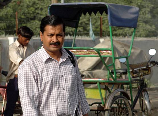 अफसर से समाज सेवा, फिर बनाई AAP, रोचक है आम आदमी तक पहुंचने का ये सफर