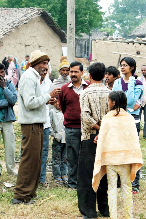 अफसर से समाज सेवा, फिर बनाई AAP, रोचक है आम आदमी तक पहुंचने का ये सफर