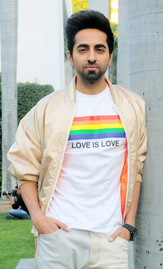 घोड़ी चढ़े आयुष्मान खुराना, दिल्ली की सड़कों पर ऐसे निकली 'बारात'