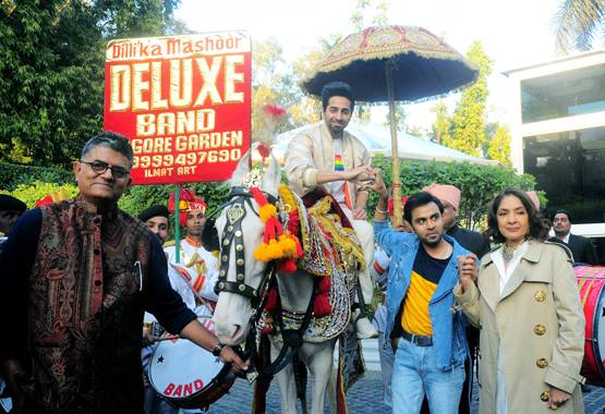 घोड़ी चढ़े आयुष्मान खुराना, दिल्ली की सड़कों पर ऐसे निकली 'बारात'