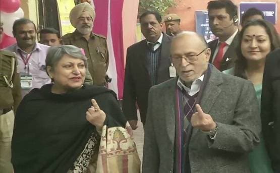 किसके सिर सजेगा दिल्ली का ताज? वोट डालने पहुंच रहे हैं दिग्गज