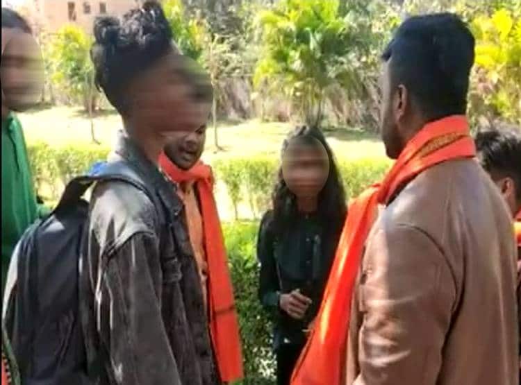 वैलेंटाइन डे पर बजरंग दल का उत्पात, पार्क में बैठे कपल की कराई शादी