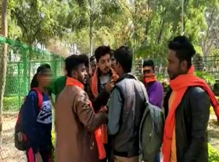 वैलेंटाइन डे पर बजरंग दल का उत्पात, पार्क में बैठे कपल की कराई शादी