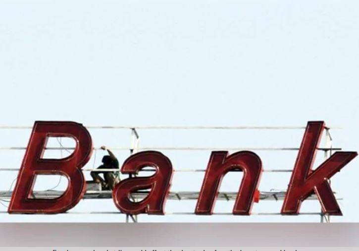 SBI ने आपकी बचत पर चलाई कैंची, 40 करोड़ ग्राहकों पर असर