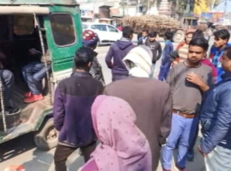 'तुझे अपने चेहरे पर घमंड है' कहकर लड़की ने लड़के के चेहरे पर मारी ब्लेड