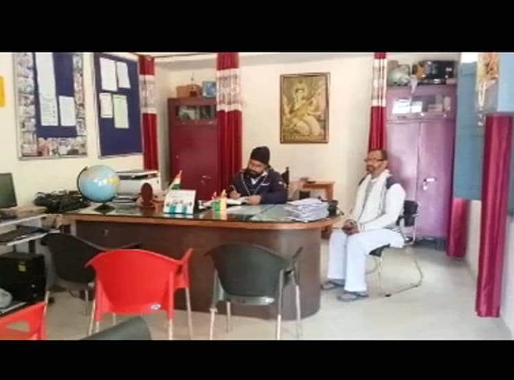 'तुझे अपने चेहरे पर घमंड है' कहकर लड़की ने लड़के के चेहरे पर मारी ब्लेड