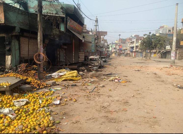 झुग्गी जलाई, मारुति शोरूम तोड़ा, उपद्रवियों के तांडव की तस्वीरें