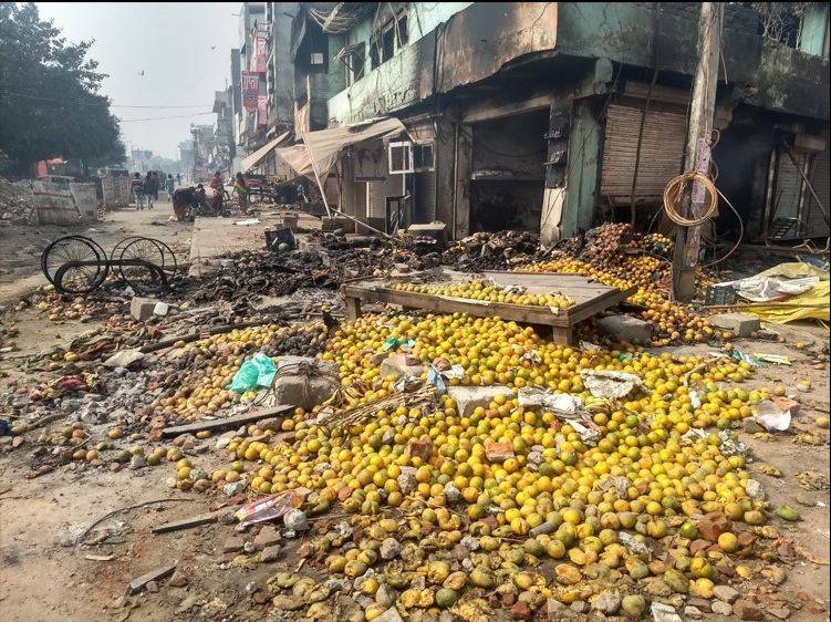 झुग्गी जलाई, मारुति शोरूम तोड़ा, उपद्रवियों के तांडव की तस्वीरें