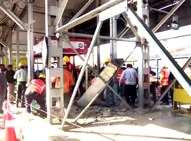 भोपाल रेलवे स्टेशन पर बड़ा हादसा, यात्रियों पर गिरा रैंप, कई घायल