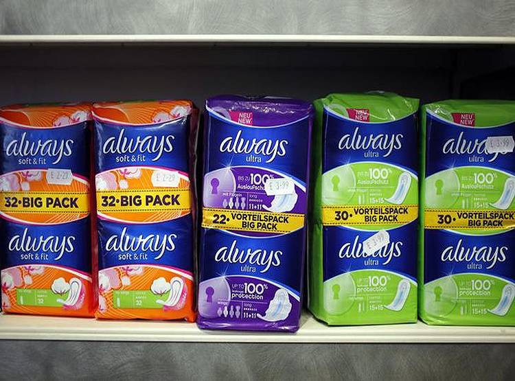 पीरियड्स चेक करने के लिए प्रिंसिपल ने उतरवाए लड़कियों के कपड़े, मचा बवाल