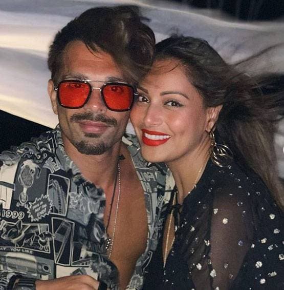 पत्नी बिपाशा संग मालदीव वेकेशन पर करण सिंह ग्रोवर, PHOTOS