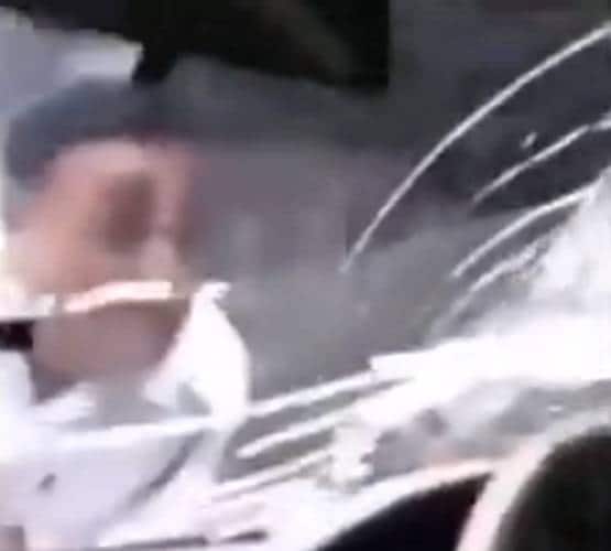 कॉन्स्टेबल ने कागज मांगे तो बोनट पर लटकाकर 2 KM तक दौड़ाया