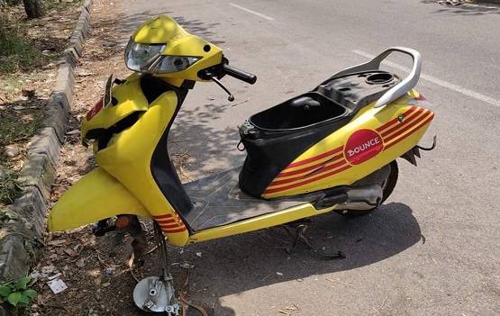 नहीं सुधरी भारतीयों की आदतें, स्टार्टअप से चुरा ले गए हेलमेट, बैट्री और पहिए