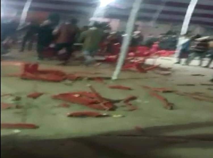 भोजपुरी सिंगर अक्षरा की एक झलक पाने को बेकाबू हुई भीड़, तोड़ डाली कुर्सियां