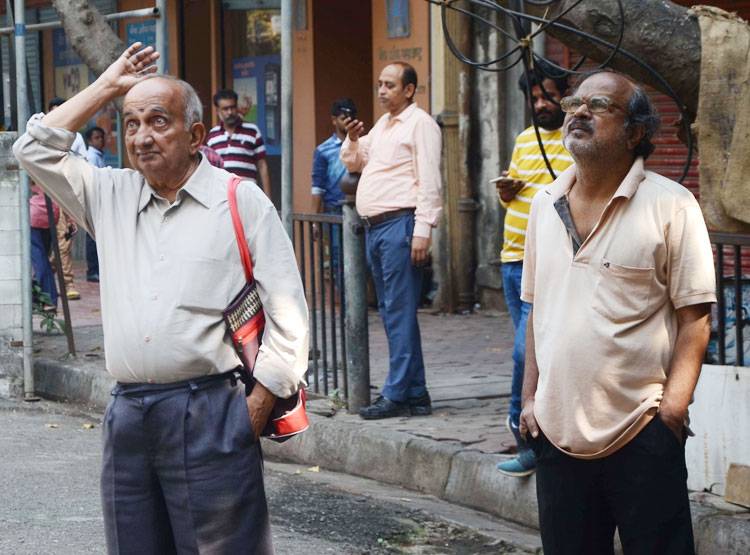 शेयर बाजार: निवेशकों को 5 मिनट में 5 लाख करोड़ की चपत!