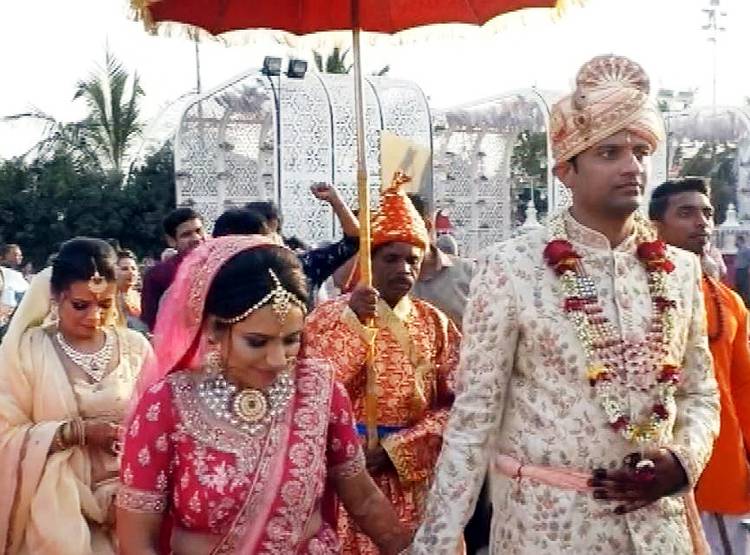 दूल्हे के हाथों में CAA की मेहंदी, बारात में गाय...गुजरात की अनोखी शादी