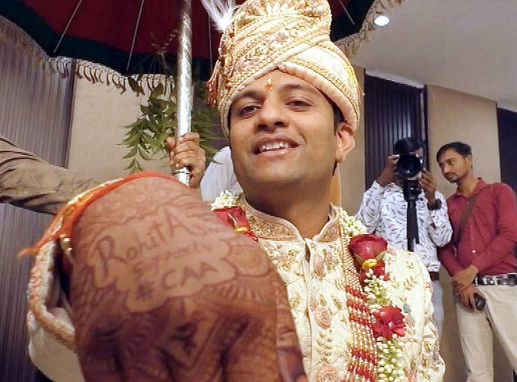 दूल्हे के हाथों में CAA की मेहंदी, बारात में गाय...गुजरात की अनोखी शादी