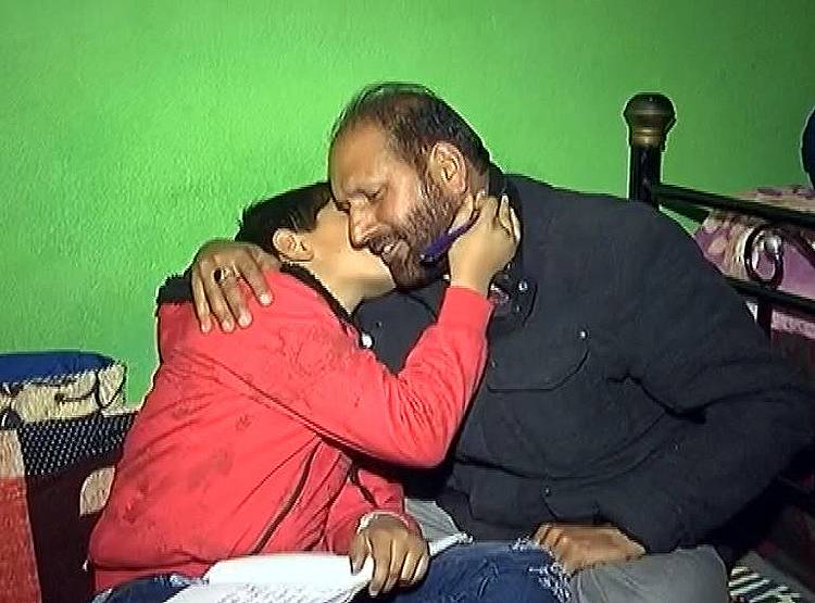 पुलवामा का 1 सालः अमिताभ ने निभाया कश्मीरी शहीद के परिवार से किया अपना वादा