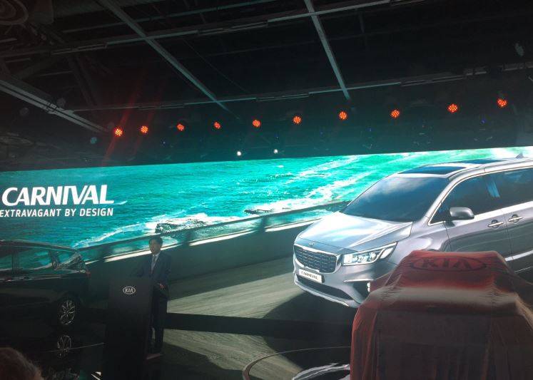 KIA SELTOS के बाद भारत में Kia Carnival लॉन्च, जानें- कीमत और फीचर्स