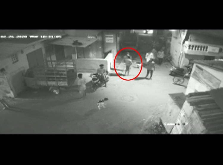 तलवार-चाकू से चंद सेकंड में हत्या, CCTV में द‍िखा शॉक‍िंग सीन