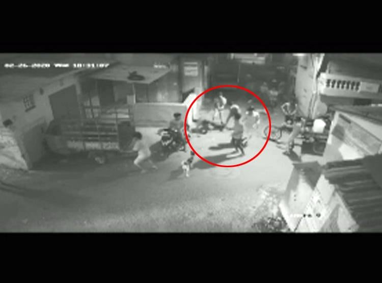 तलवार-चाकू से चंद सेकंड में हत्या, CCTV में द‍िखा शॉक‍िंग सीन
