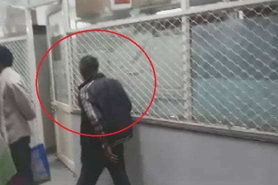 अस्पताल में डॉक्टर की जगह बैठा मानसिक रोगी, कर दिया लोगों का 'इलाज'