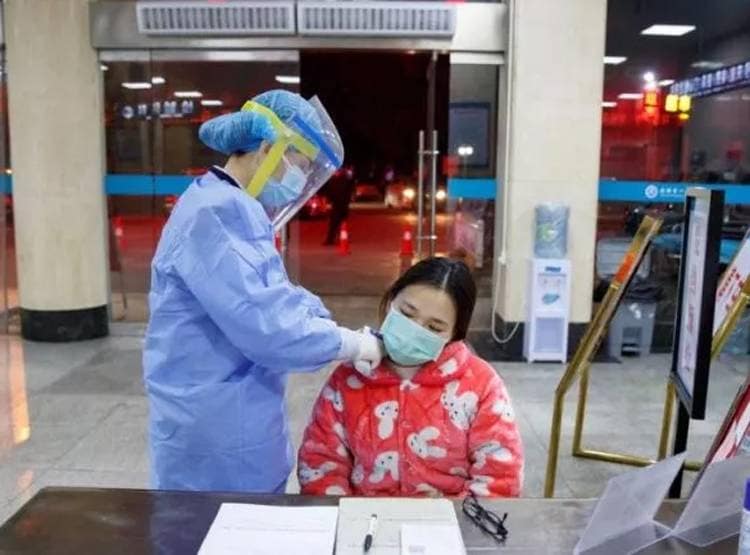 Corona: खौफ की गिरफ्त में पाकिस्तान, हाथ न मिलाने की दी हिदायत