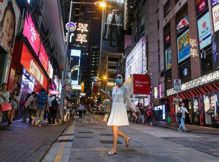 हांगकांग में सबको 92 हजार रुपये देगी सरकार, जानिए वजह