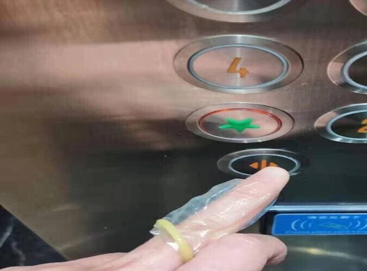 कोरोना पर उड़ी एक अफवाह और यहां कंडोम खरीदने उमड़ पड़े लोग