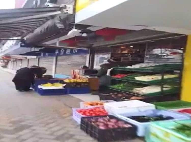 चीन में फंसे कपल की गुहार..घर में आटा-चावल खत्म कोई नेता मदद नहीं कर रहा