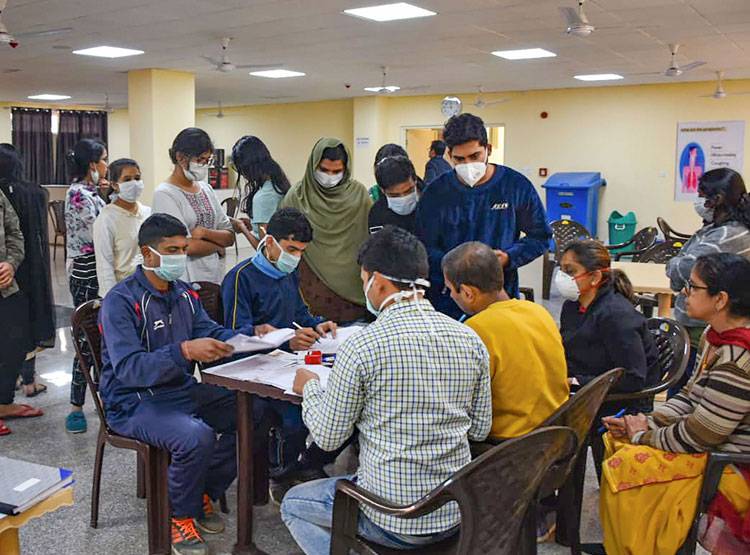 कोरोना से निपटने को चीन का बड़ा दांव, दूर होगी इकोनॉमी की सुस्‍ती?