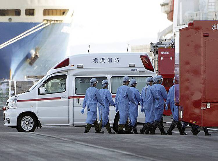 कोरोना का कहर: 3500 लोग 7 दिन से समंदर में फंसे, क्रूज शिप पर 136 संक्रमित