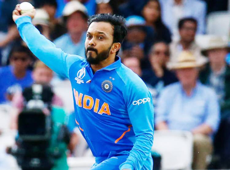 तीसरे वनडे से इस खिलाड़ी का कटेगा पत्ता, मनीष या पंत को मौका!