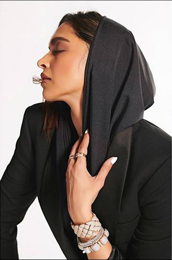 दीपिका के फैशन पर उठे सवाल, ट्रोल्स ने एक्ट्रेस के लुक को कहा डिजास्टर