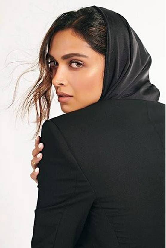 दीपिका के फैशन पर उठे सवाल, ट्रोल्स ने एक्ट्रेस के लुक को कहा डिजास्टर