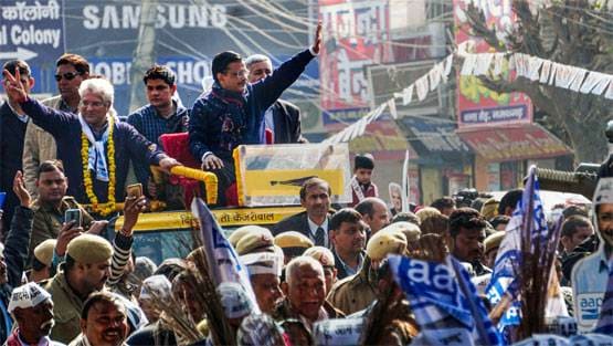 दिल्ली चुनाव में आखिरी दिन सभी दलों ने झोंकी ताकत, देखें प्रचार की 10 तस्वीरें