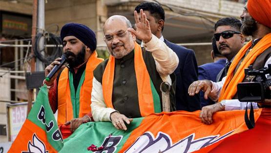 दिल्ली चुनाव में आखिरी दिन सभी दलों ने झोंकी ताकत, देखें प्रचार की 10 तस्वीरें