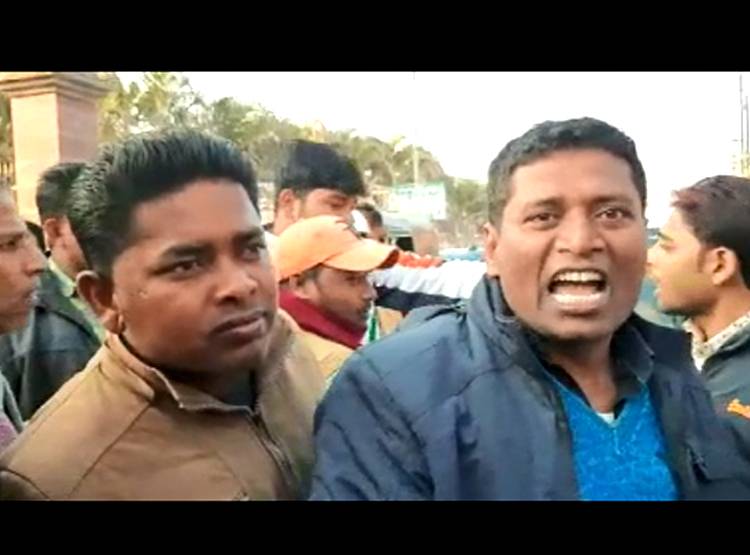 चाकू की नोक पर पत्नी करने लगी किडनैप, पत‍ि च‍िल्लाने लगा-बचाओ...बचाओ