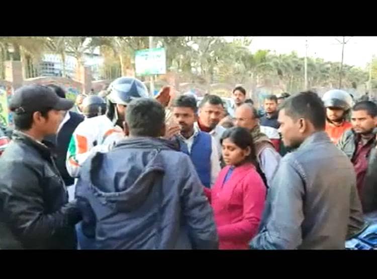 चाकू की नोक पर पत्नी करने लगी किडनैप, पत‍ि च‍िल्लाने लगा-बचाओ...बचाओ