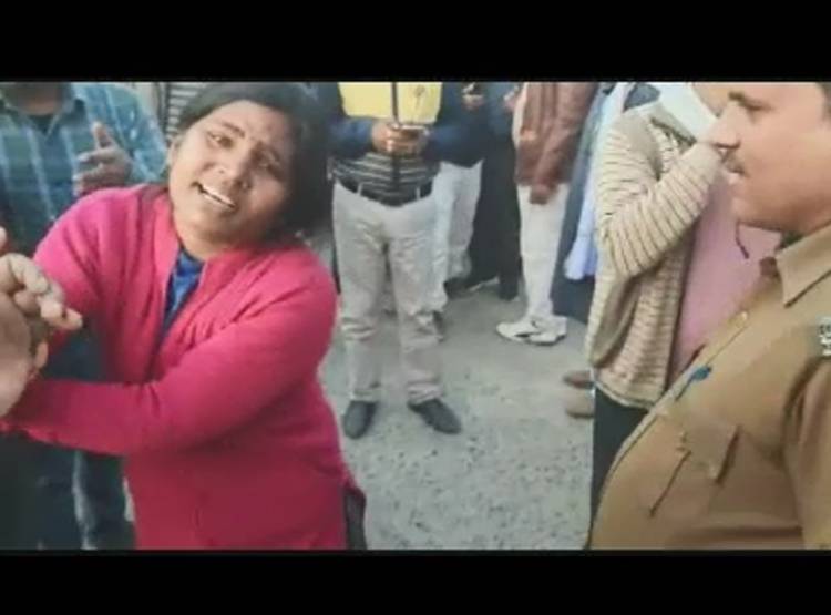 चाकू की नोक पर पत्नी करने लगी किडनैप, पत‍ि च‍िल्लाने लगा-बचाओ...बचाओ