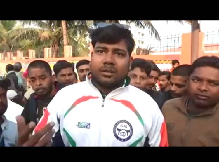 चाकू की नोक पर पत्नी करने लगी किडनैप, पत‍ि च‍िल्लाने लगा-बचाओ...बचाओ