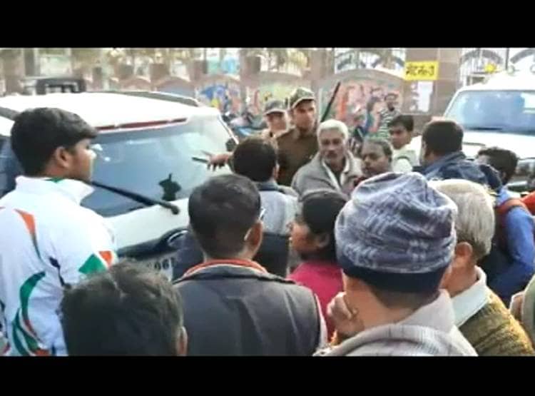 चाकू की नोक पर पत्नी करने लगी किडनैप, पत‍ि च‍िल्लाने लगा-बचाओ...बचाओ