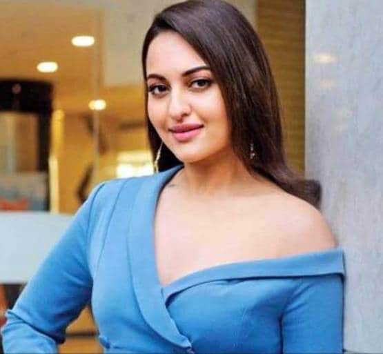 करीना से प्रियंका तक, आइटम सॉन्ग के लिए इतनी फीस लेती हैं ये स्टार्स