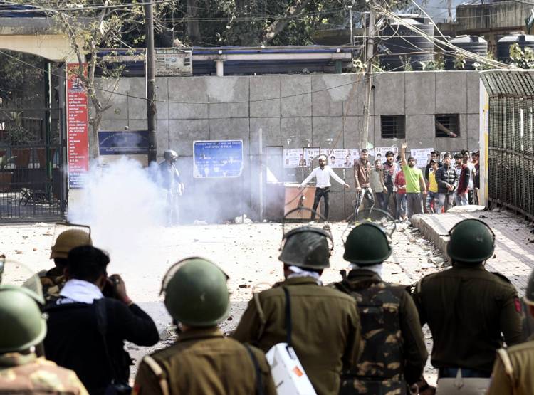 जाम से उठे बवाल से दिल्ली में फैली हिंसा, सामने आई अंदर की कहानी